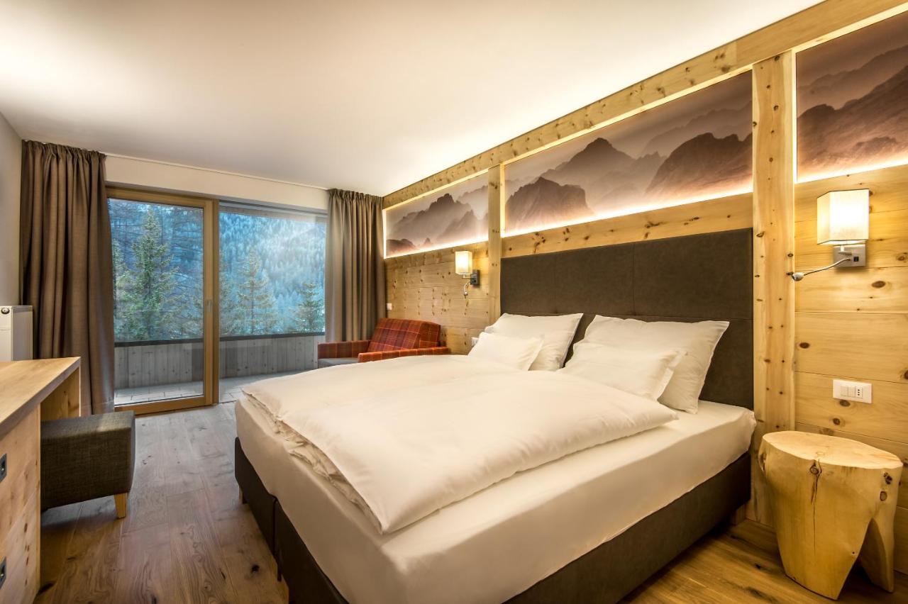 Garni Larix Hotel Колфоско Екстериор снимка