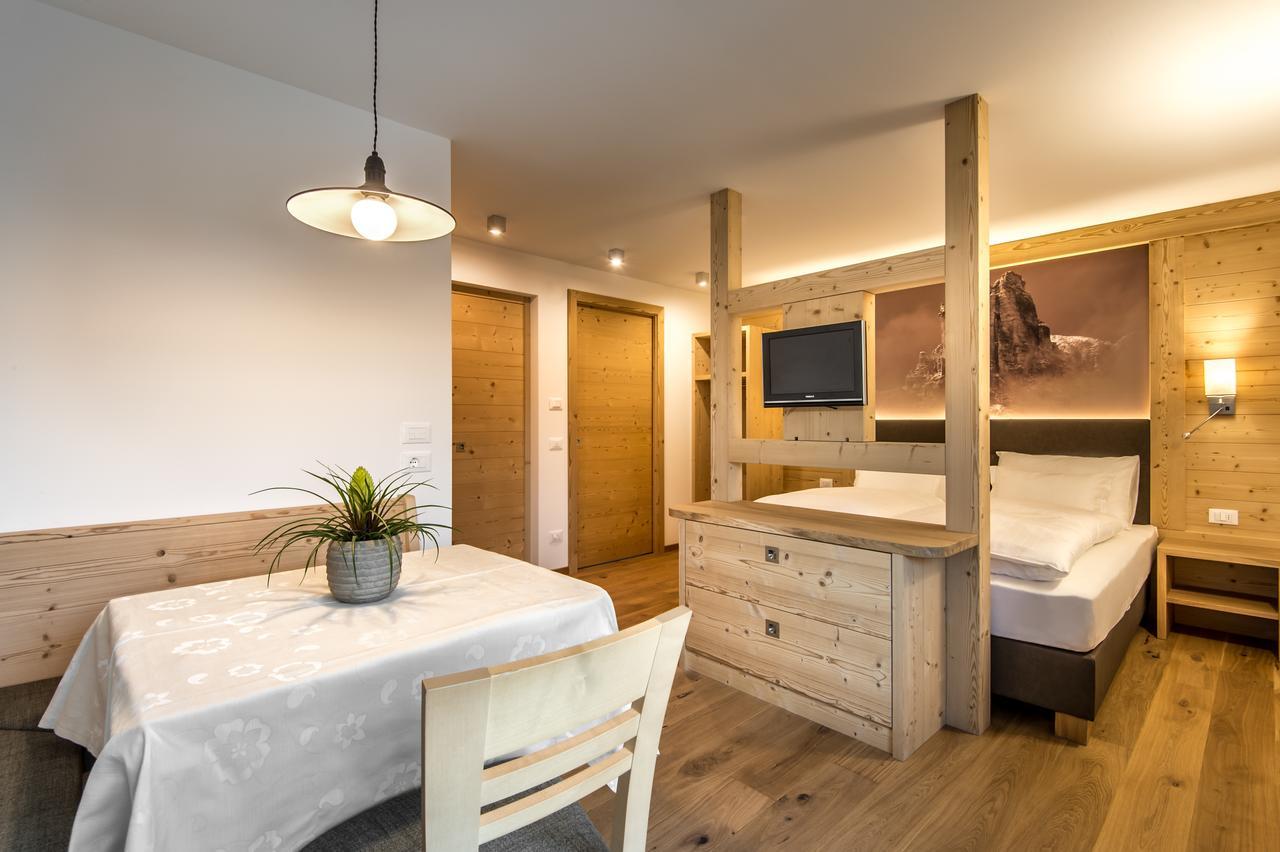 Garni Larix Hotel Колфоско Екстериор снимка