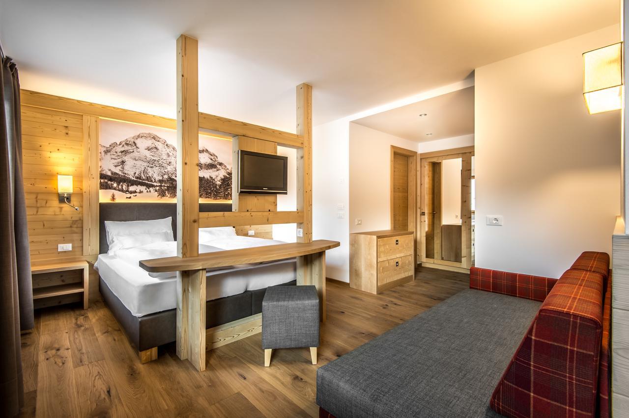Garni Larix Hotel Колфоско Екстериор снимка