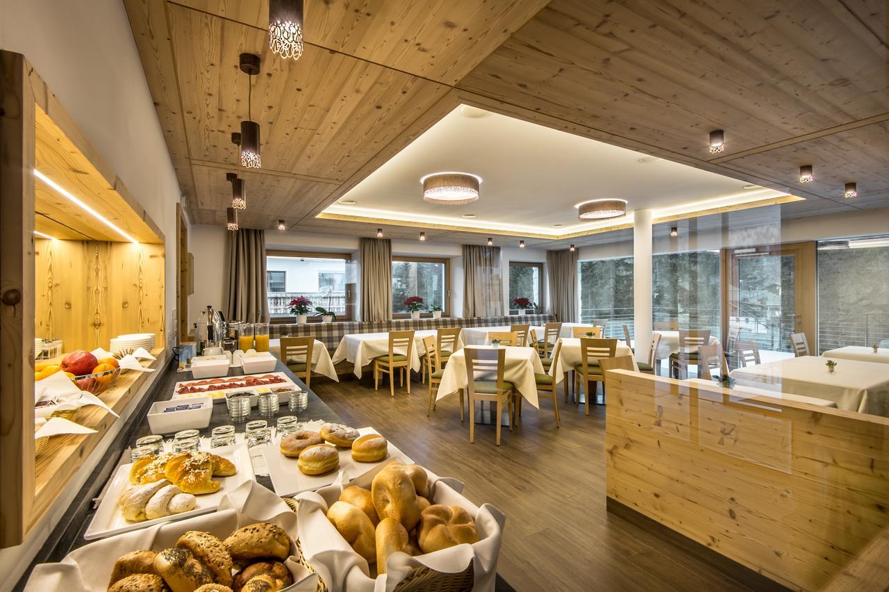 Garni Larix Hotel Колфоско Екстериор снимка