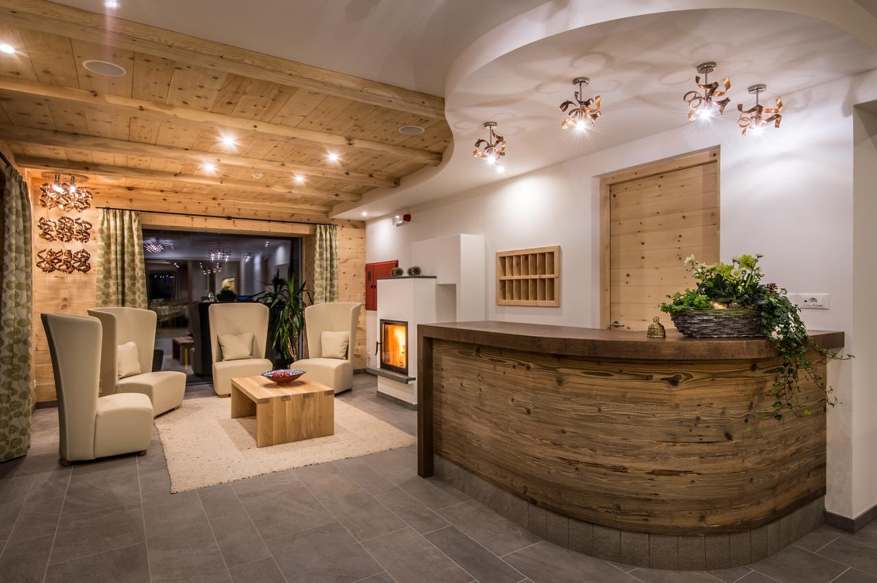 Garni Larix Hotel Колфоско Екстериор снимка